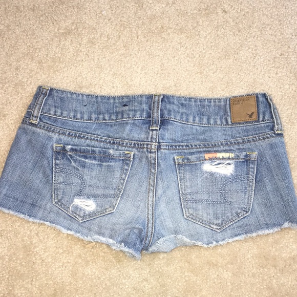 Short shorts - Picture 2 of 4